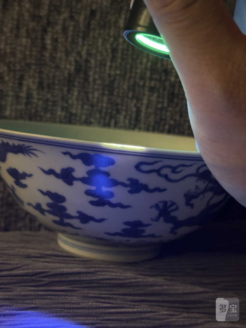 清乾隆 青花海水云龙纹碗 - 图11